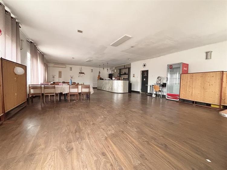 Spațiu comercial, de 200 mp, în Decebal