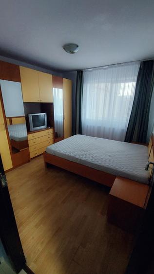 Apartament cu 3 camere decomandat în Sud