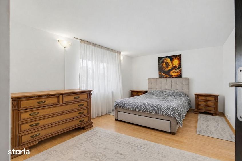 Casă cu 4 camere în Podul de Fier