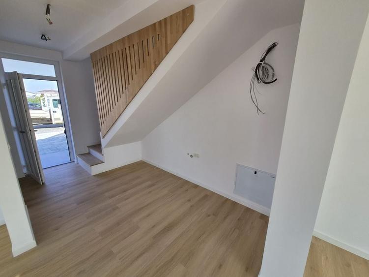 Duplex cu 3 camere cu Canalizare în Moșnița Nouă