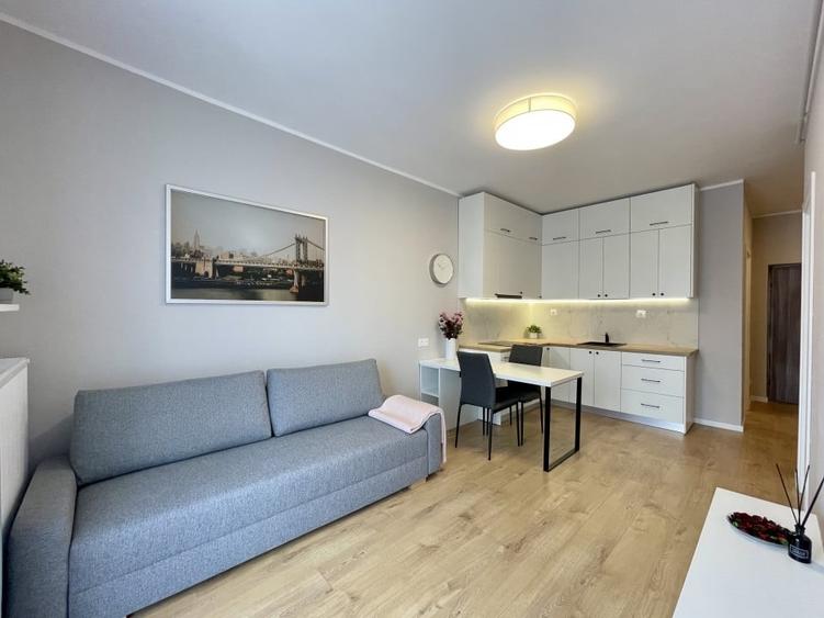 Apartament cu 2 camere semidecomandat, mobilat în Florești