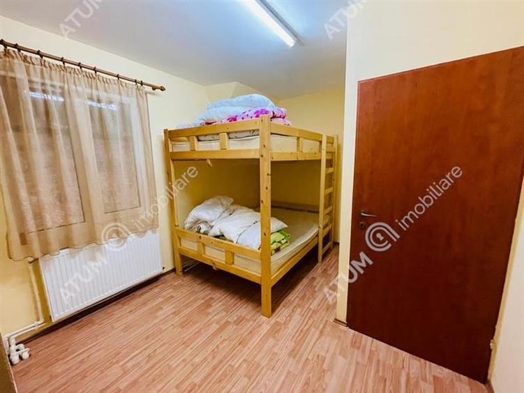 Casă individuală cu 8 camere cu Canalizare în Păltiniș