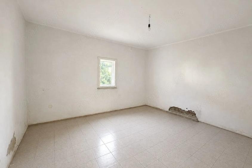Casă cu 7 camere cu Teren 464 Mp în Pârneava