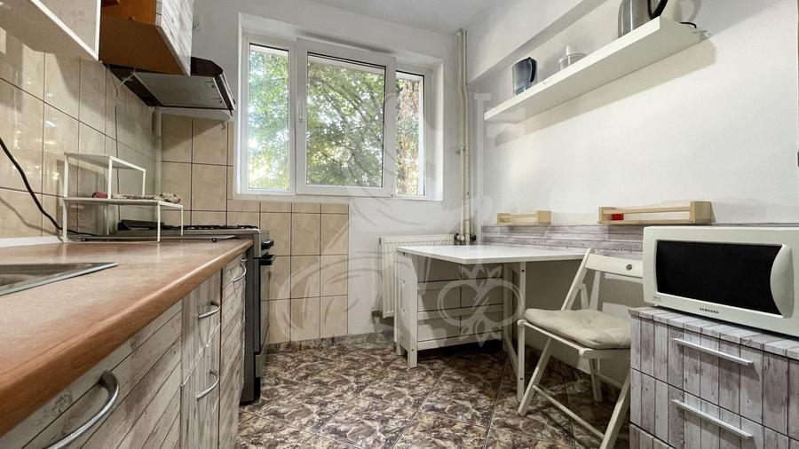 Apartament cu 3 camere semidecomandat, mobilat în 1 Decembrie 1918