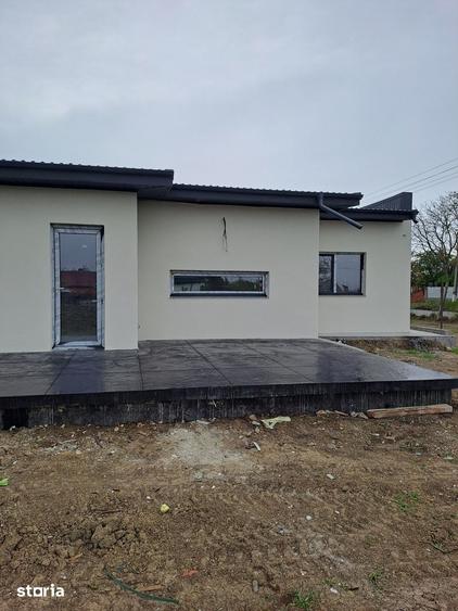 Casă cu 5 camere cu Teren 800 Mp în Vârteșcoiu