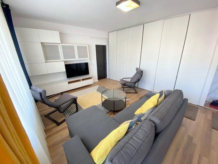 Apartament cu 2 camere semidecomandat, mobilat în Bună Ziua