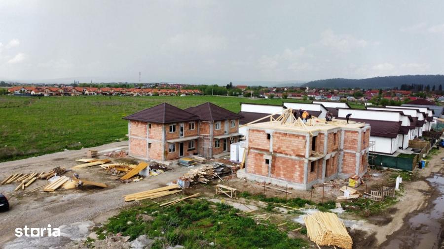 Casă cu 4 camere cu Teren 250 Mp în Sânpetru