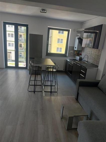 Apartament cu 2 camere semidecomandat, mobilat în Tractorul