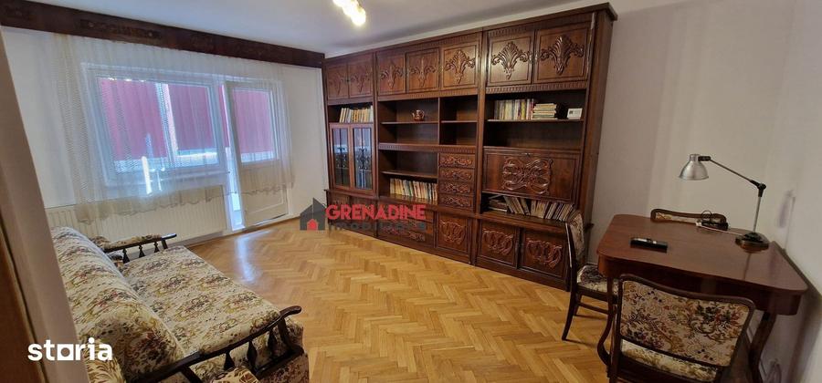 Apartament cu 4 camere decomandat în Astra