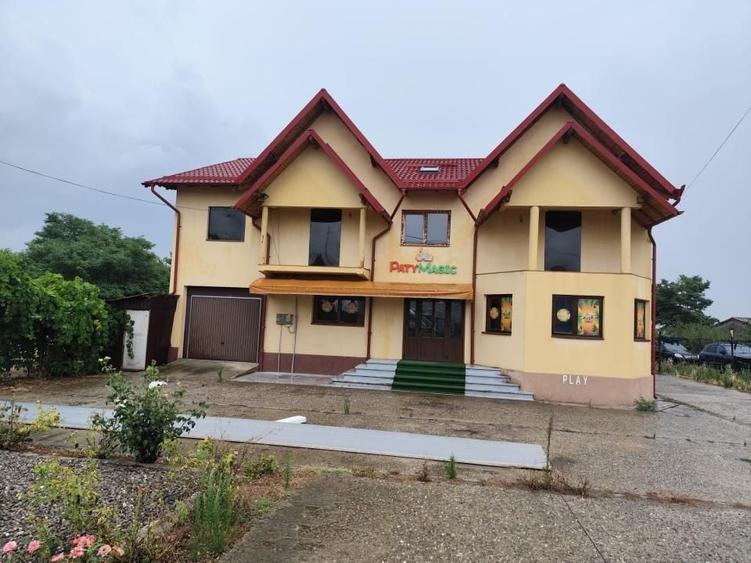 Casă individuală cu 4 camere cu Canalizare în Central