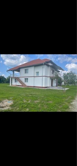 Casă cu 4 camere cu Teren 500 Mp în Remecioara