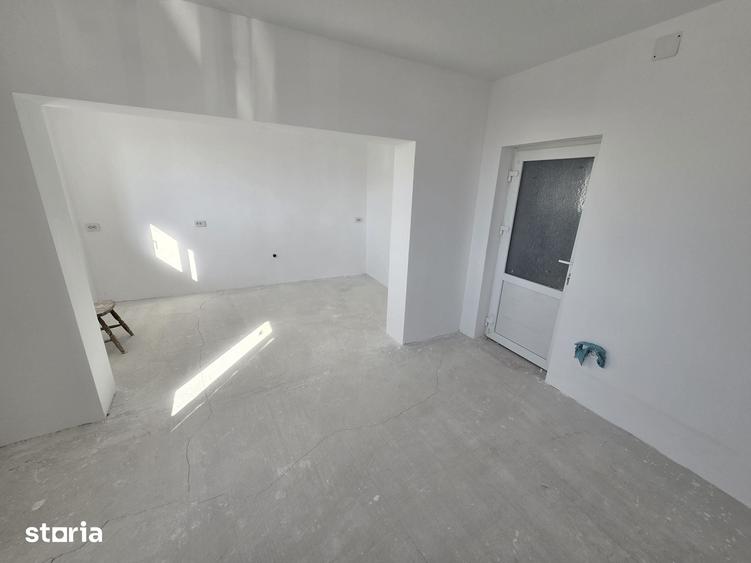Casă cu 7 camere cu Teren 1775 Mp în Zădăreni