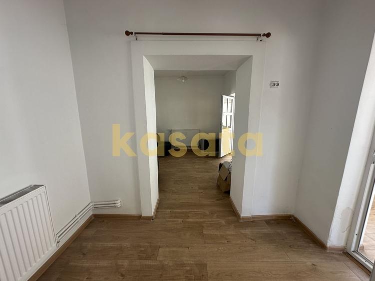 Casă individuală cu 3 camere cu Canalizare în Giulești