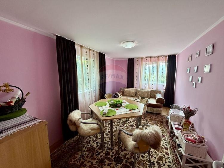 Casă individuală cu 5 camere cu Teren 3344 Mp în Țifești