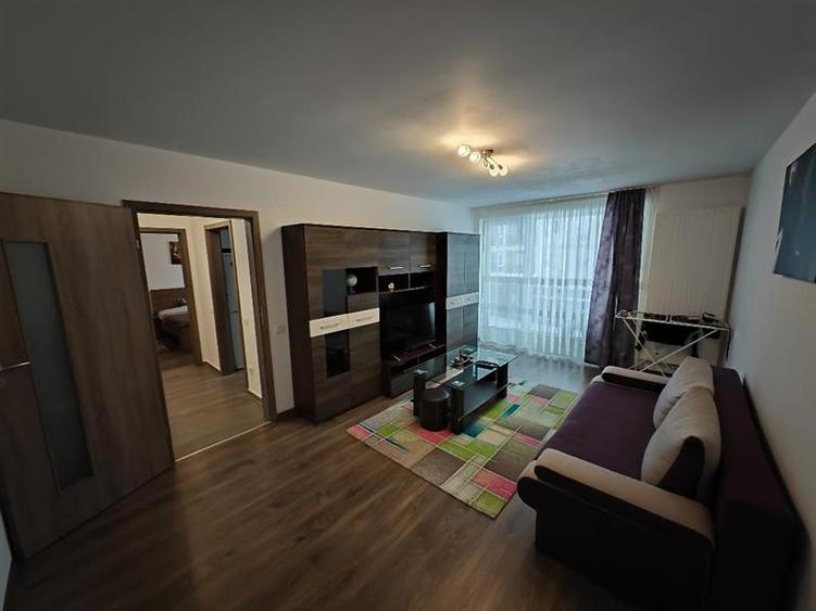 Apartament cu 2 camere decomandat, mobilat în Tractorul