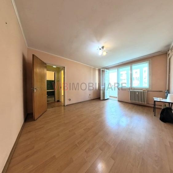 Apartament cu 3 camere semidecomandat în Drumul Taberei