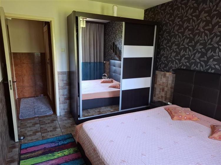 Apartament cu 3 camere semidecomandat în Fizicienilor