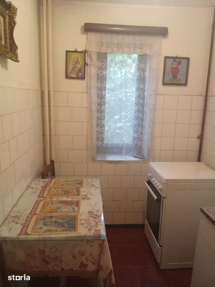 Apartament cu 3 camere semidecomandat în Micro 14