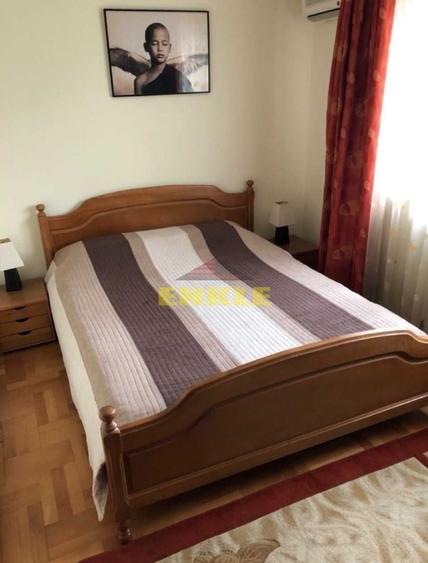 Apartament cu 4 camere decomandat, mobilat în Central