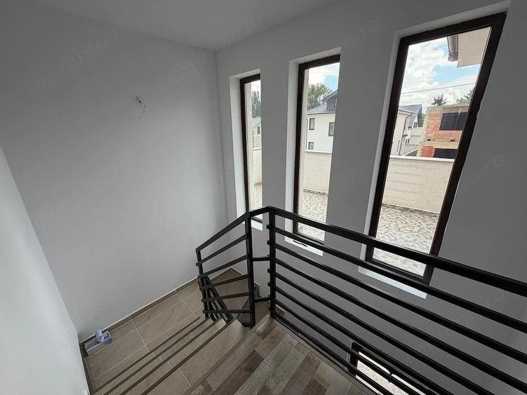 Casă cu Teren 253 Mp în Est