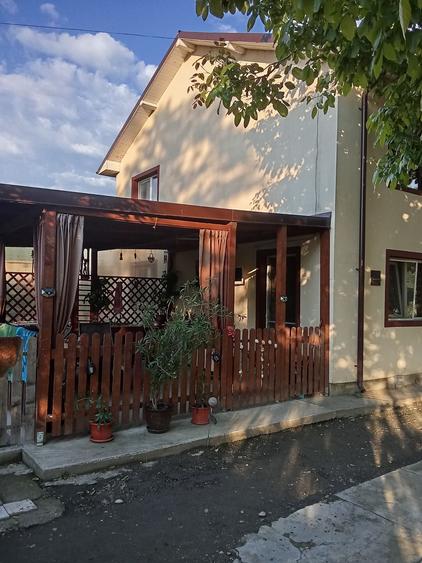 Casă cu 4 camere în Malu Mare
