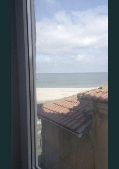 Apartament cu 3 camere semidecomandat în Peninsula