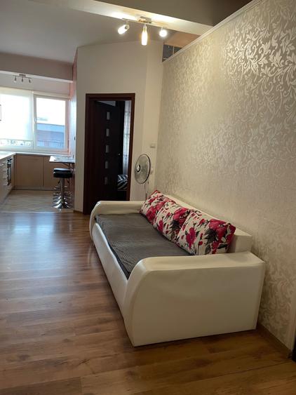 Apartament cu 2 camere semidecomandat în Calea Moldovei
