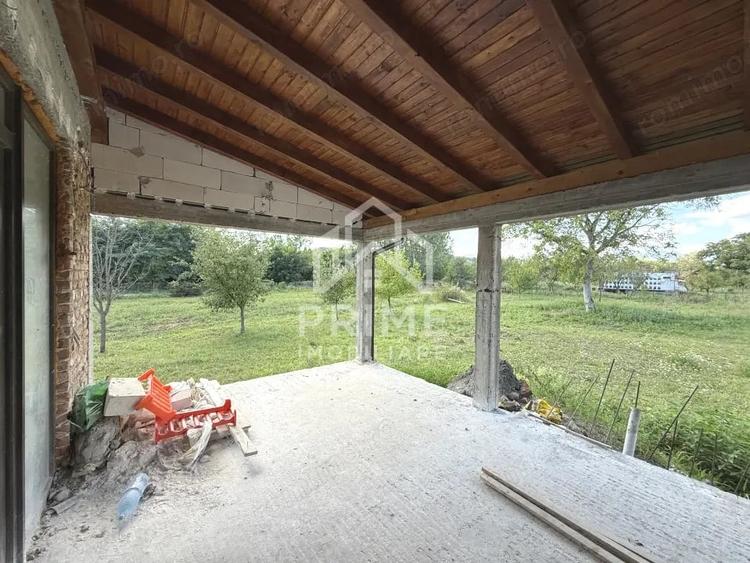 Casă cu 5 camere cu Teren 1800 Mp în Stremț