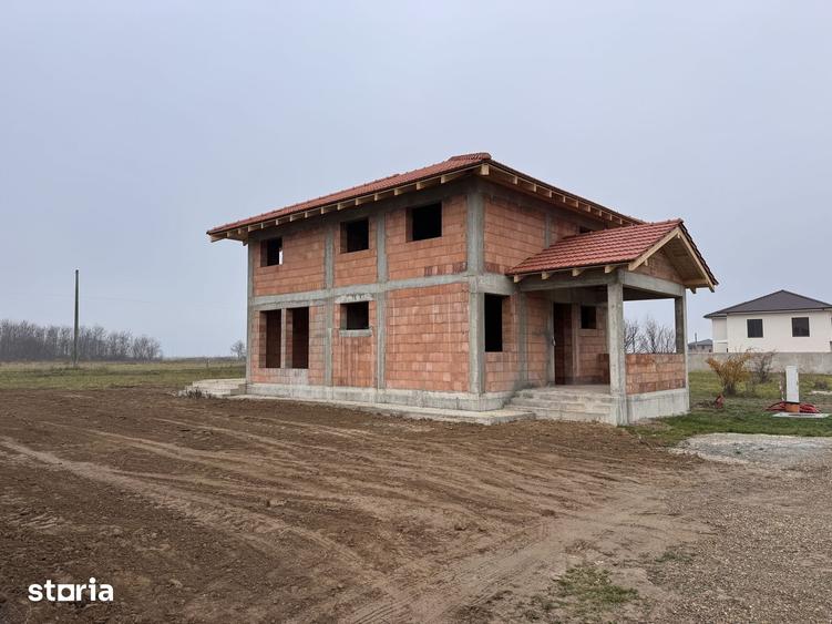 Casă cu 4 camere cu Teren 500 Mp în Central
