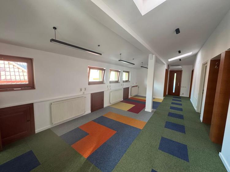 Casă cu 12 camere cu Canalizare în Cotroceni
