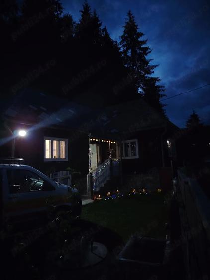Casă cu 2 camere cu Teren 4500 Mp în Central