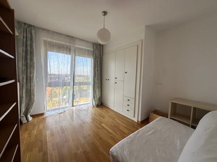 Apartament cu 3 camere semidecomandat în Sisești