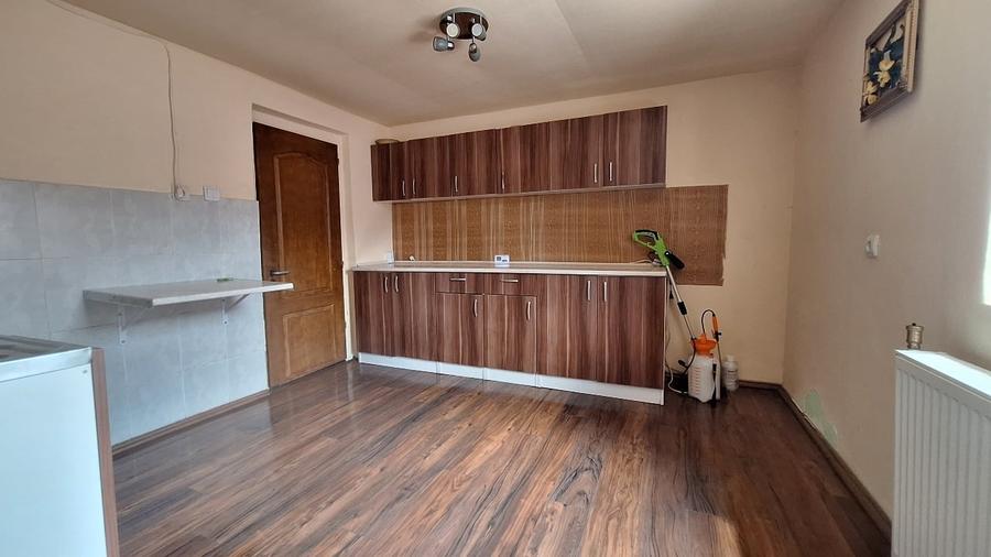 Casă cu 5 camere cu Garaj în Ghirodei
