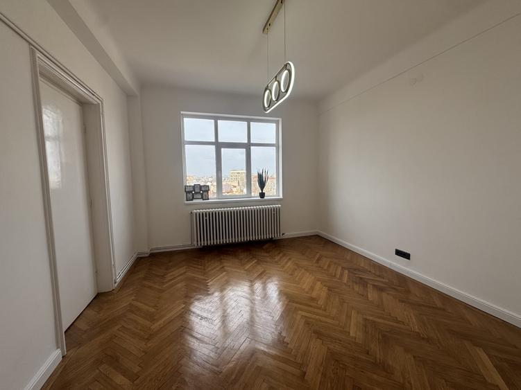 Apartament cu 3 camere semidecomandat în Rosetti