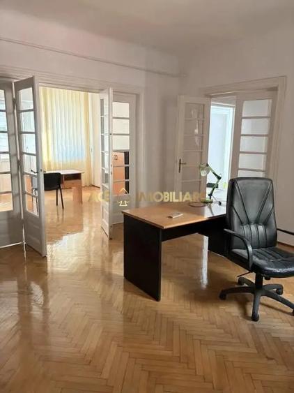 Birou, de 82 mp, în Unirii