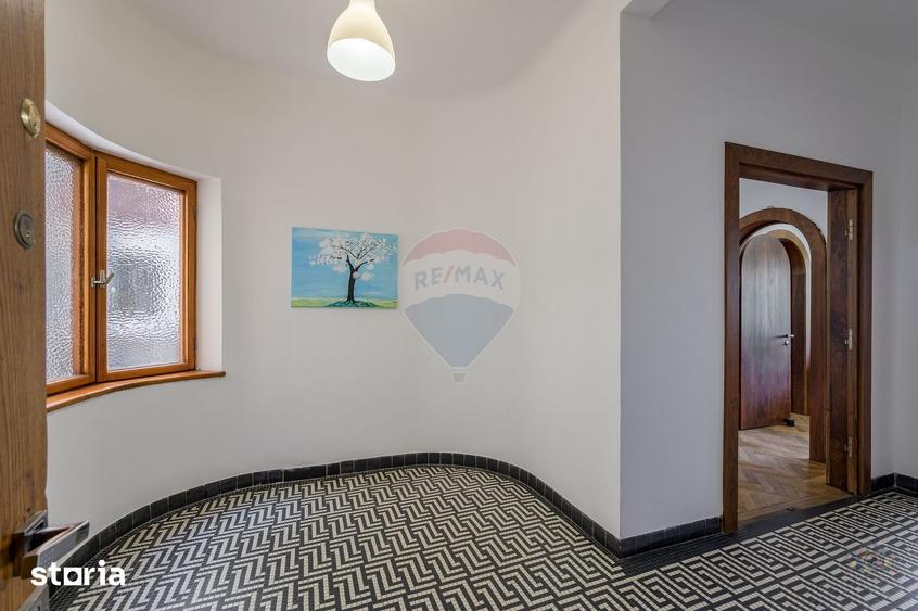 Apartament cu 5 camere în Romană