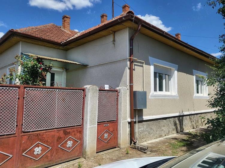 Casă cu 3 camere cu Teren 719 Mp în Central