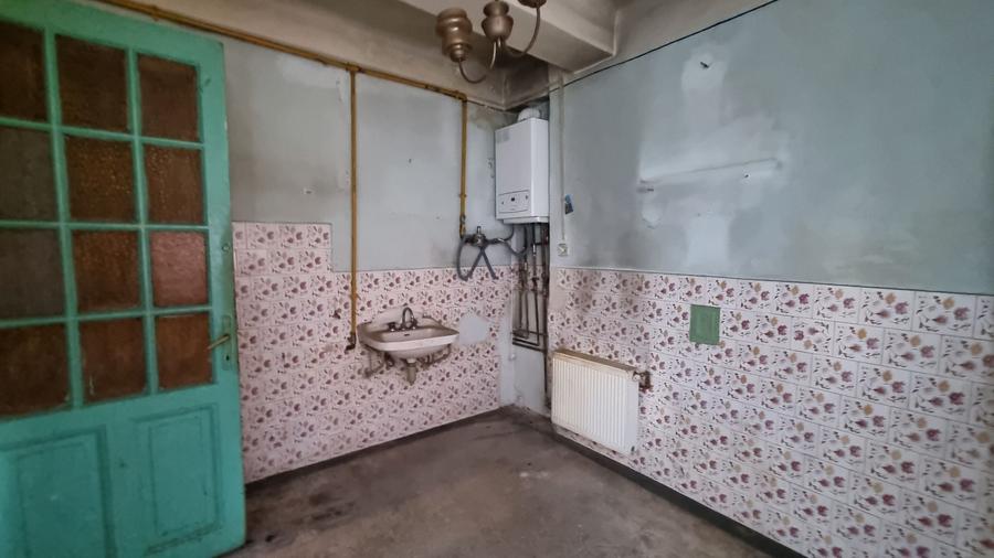 Apartament cu 4 camere decomandat în Calea Victoriei