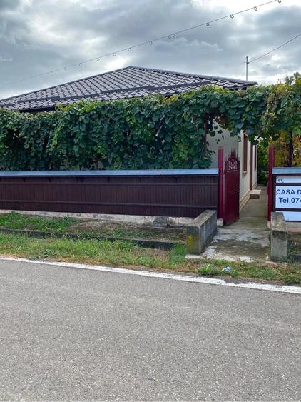 Casă cu 4 camere cu Teren 972 Mp în Săbăoani