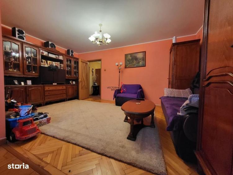Apartament cu 4 camere decomandat în Titan