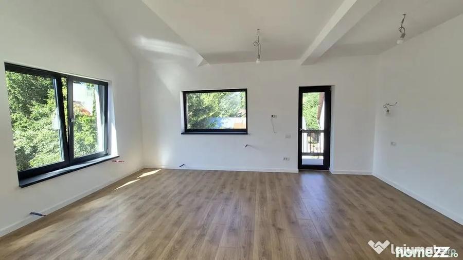 Apartament cu 4 camere decomandat în Zamora