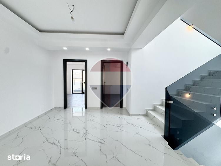 Casă cu 6 camere cu Teren 422 Mp în Central