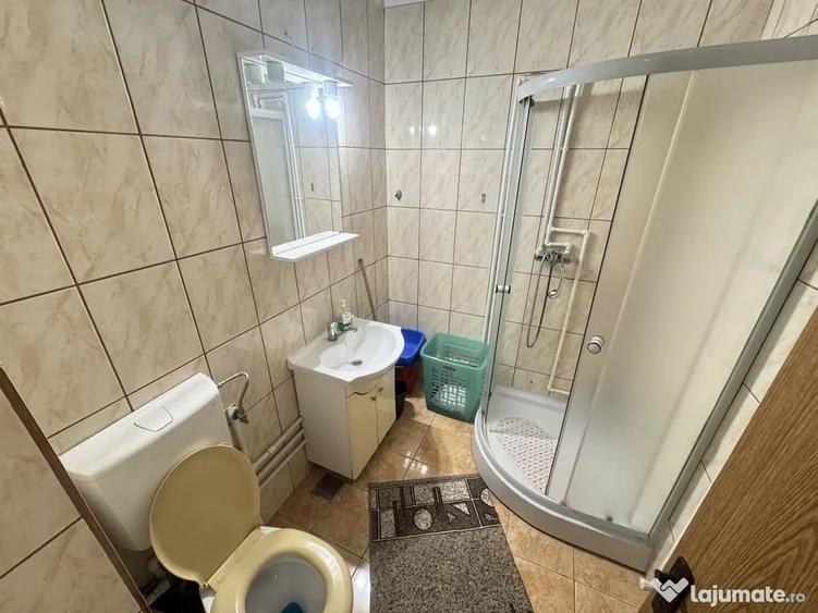 Apartament cu 3 camere semidecomandat în Tomis Nord