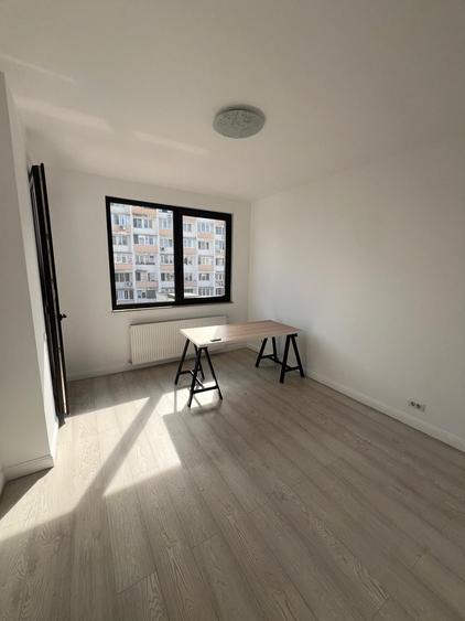 Apartament cu 3 camere semidecomandat în Dorobanți