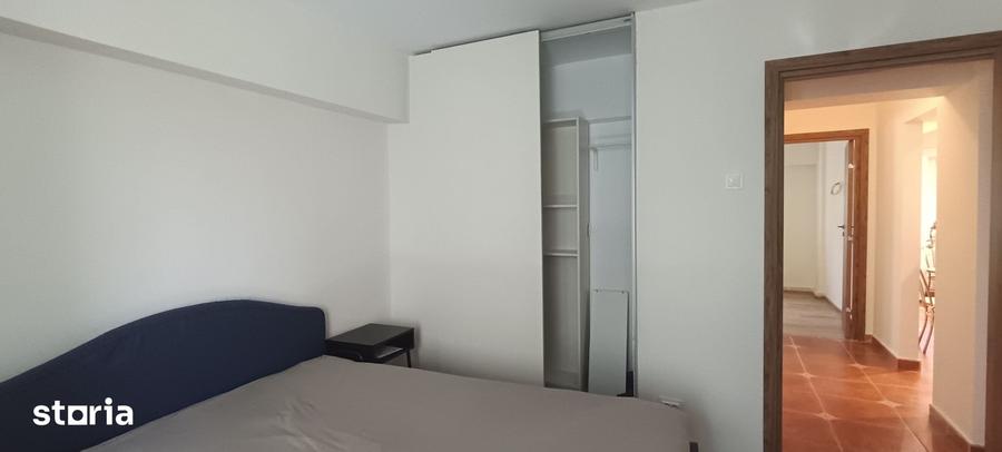 Apartament cu 3 camere decomandat în Calea București