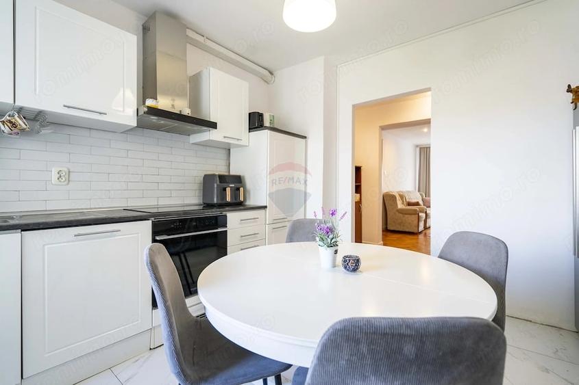 Apartament cu 4 camere decomandat în Decebal