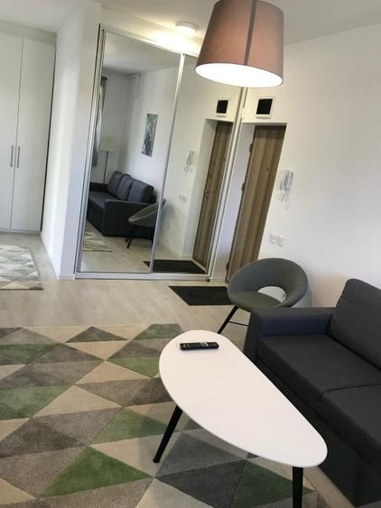 Apartament cu 2 camere semidecomandat, mobilat în Central