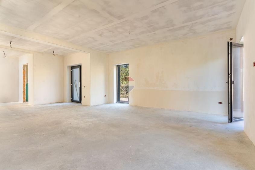 Duplex cu 6 camere cu Teren 400 Mp în Sud