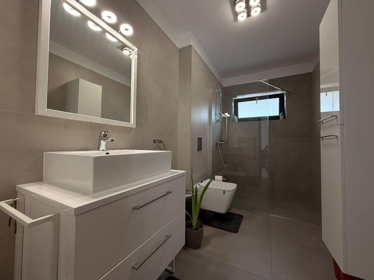 Casă cu 4 camere cu Canalizare în Central