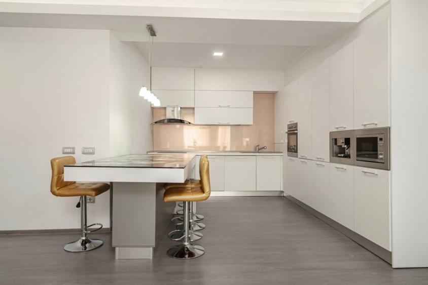 Apartament cu 3 camere decomandat în Herăstrău — fotografia 3